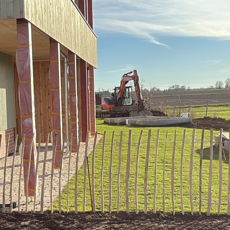 Außenarbeiten an einem Wohnbauprojekt